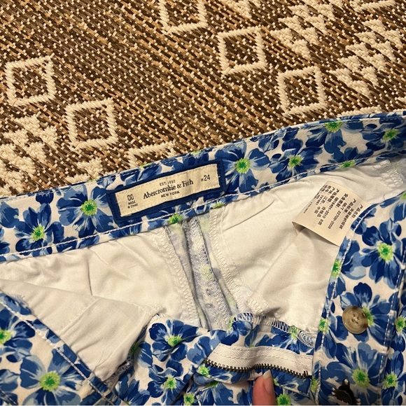 Abercrombie & Fitch women’s shorts size 00 w24 Blue floral Print - Picture 4 of 8